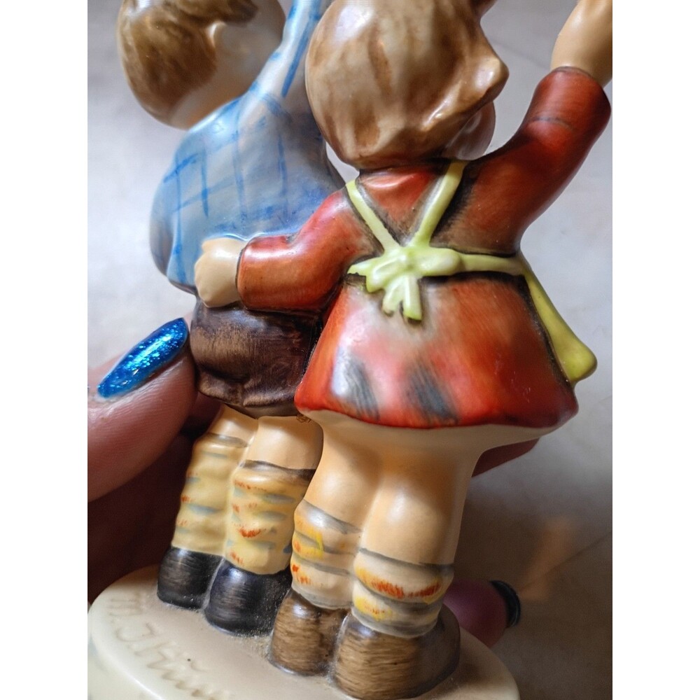 Hummel Goebel W Germany Figurine "Auf Wiedersehen" 1983  6.5” - Picture 6 of 6